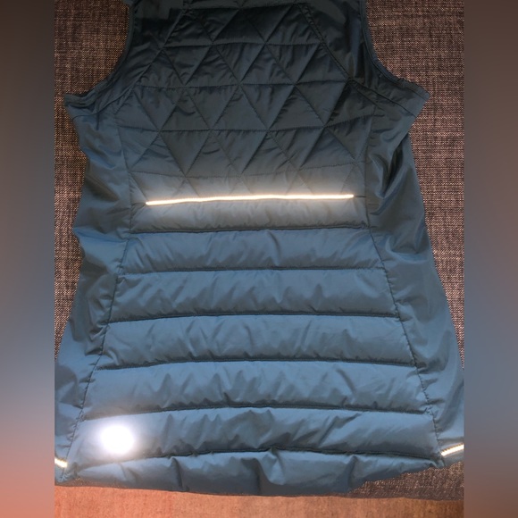 LULULEMON Down for it All running vest in green teal - Picture 9 of 11